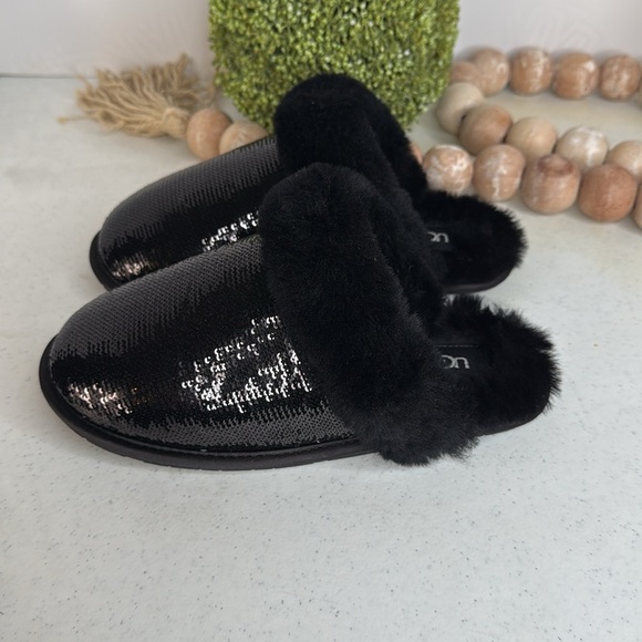 UGG SCUFFETTE II MIRROR BALL BLACK SEQUIN SLIPPERS US 5 - Picture 1 of 8